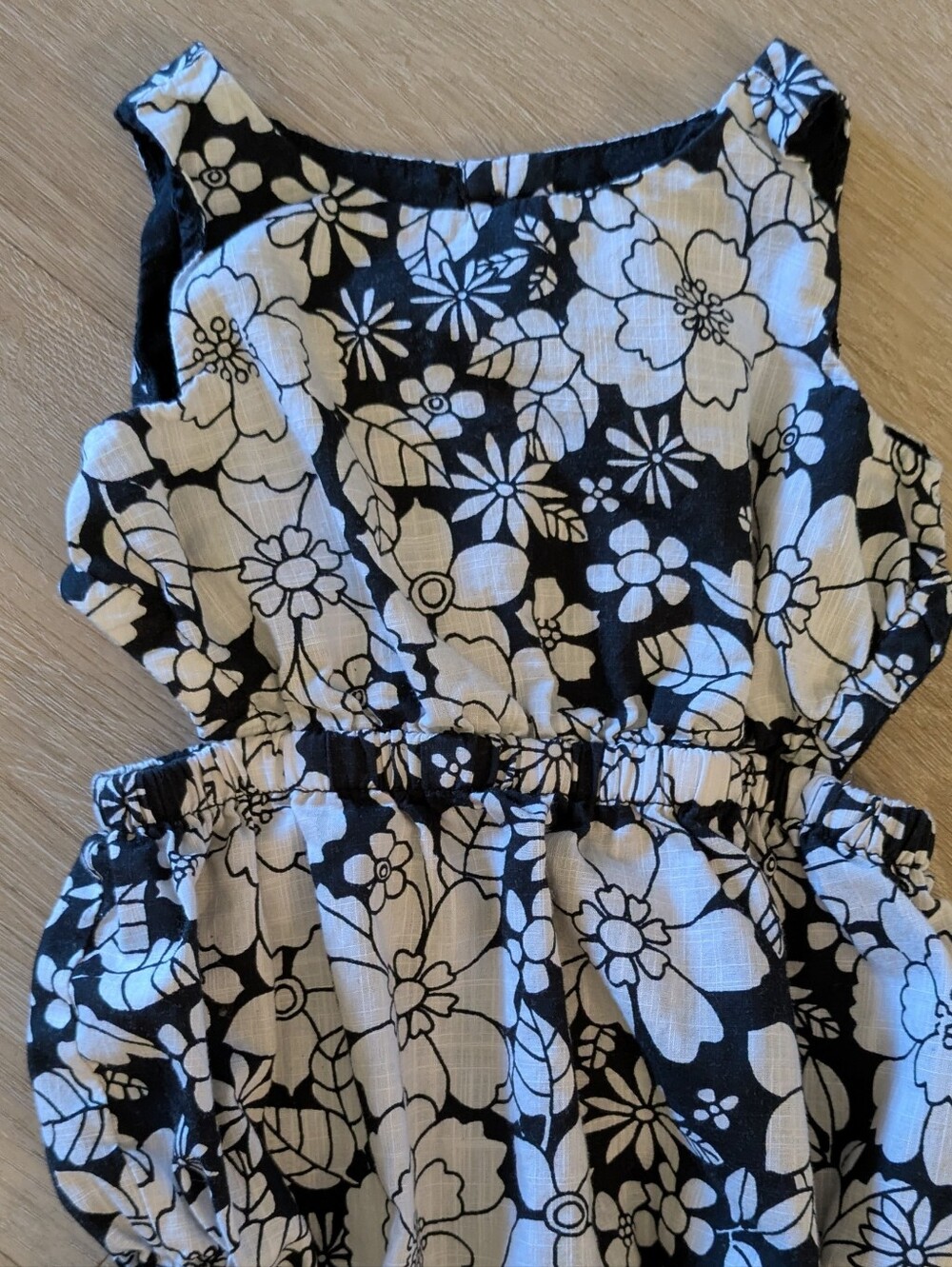 Baby Gap Black White Floral Daisy Summer Bodysuit Romper 3-6 Months - Picture 2 of 4
